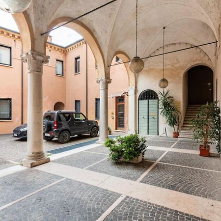 Residenza Palazzo Petrozzani Lejlighed Mantova Eksteriør billede