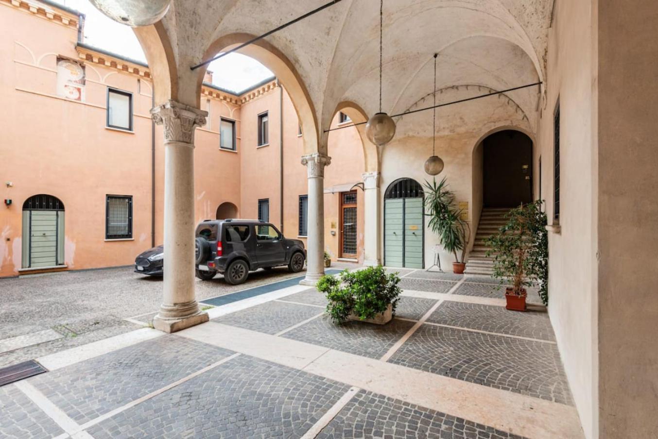 Residenza Palazzo Petrozzani Lejlighed Mantova Eksteriør billede